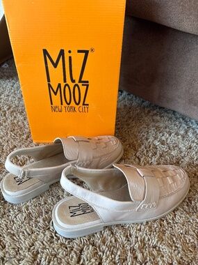 Miz Mooz Womens Dorsey Beige Shoes NEW Size 39